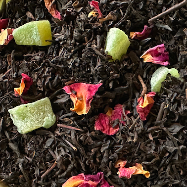El suave y dulce sabor de la cereza combinado con el kiwi envuelve deliciosamente el té negro. Delicadas notas amaderadas y afrutadas se unen para crear un delicioso y suave bebida perfumada. Té negro, kiwi, cereza, rosa, aromas Precio por 100 grs - Bolsa kraft precintada ESTE PRODUCTO PUEDE CONTENER TRAZAS DE GLUTEN, HUEVO, CACAHUETES, SOJA, LECHE, FRUTOS DE CASCARA, GRANOS DE SESAMO Y SULFITOS.